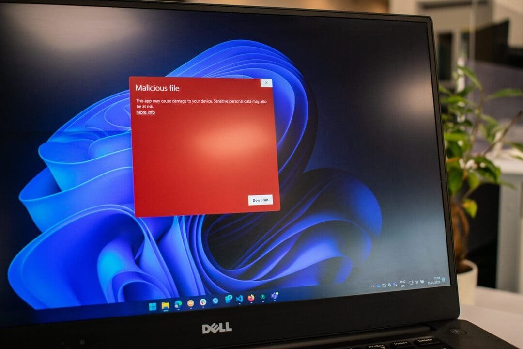 Reduza as vulnerabilidades e proteja-se contra ransomware e outras ameaças